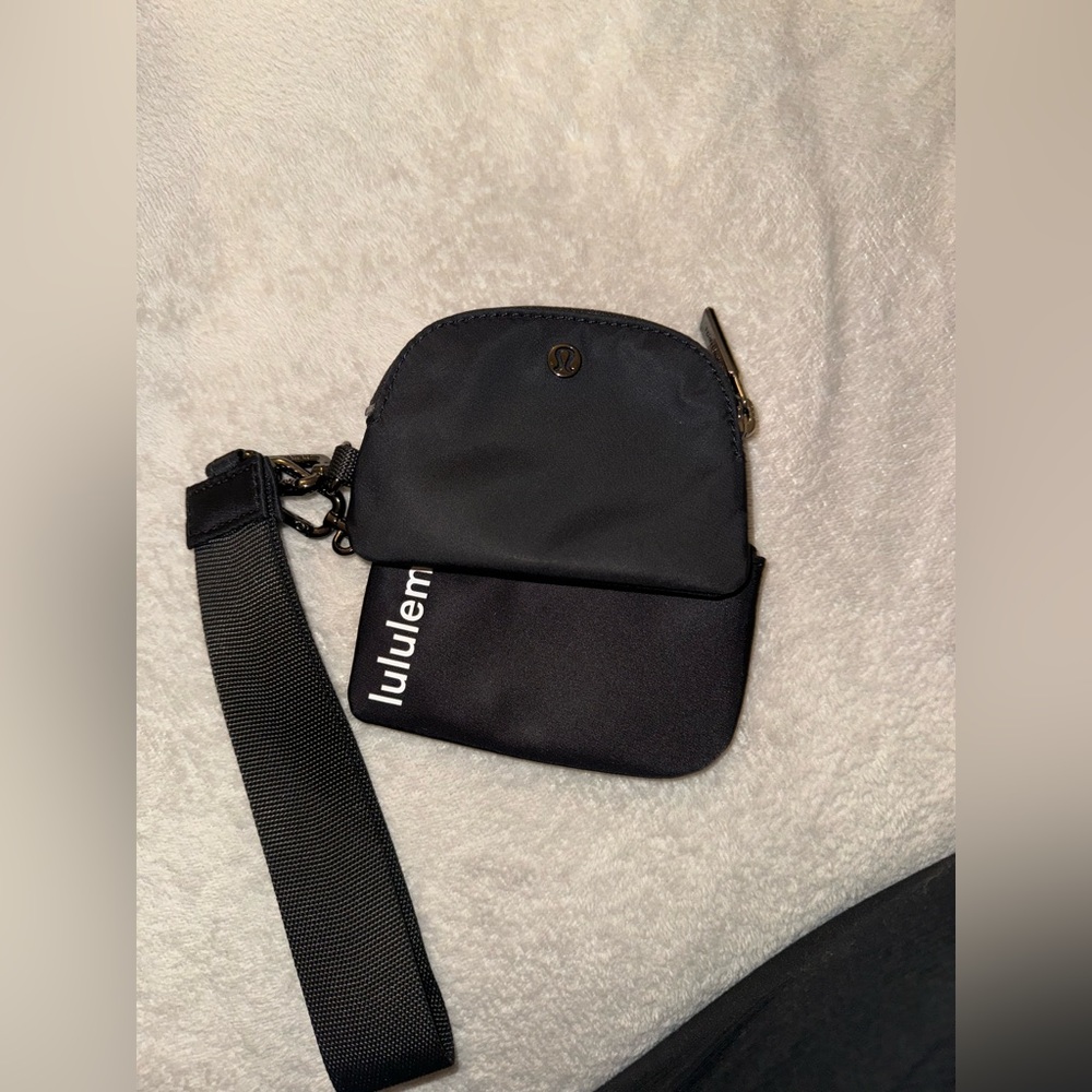 Lululemon duo wallet. Brand new!